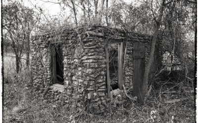 Ruins of an old Sinclair gas station